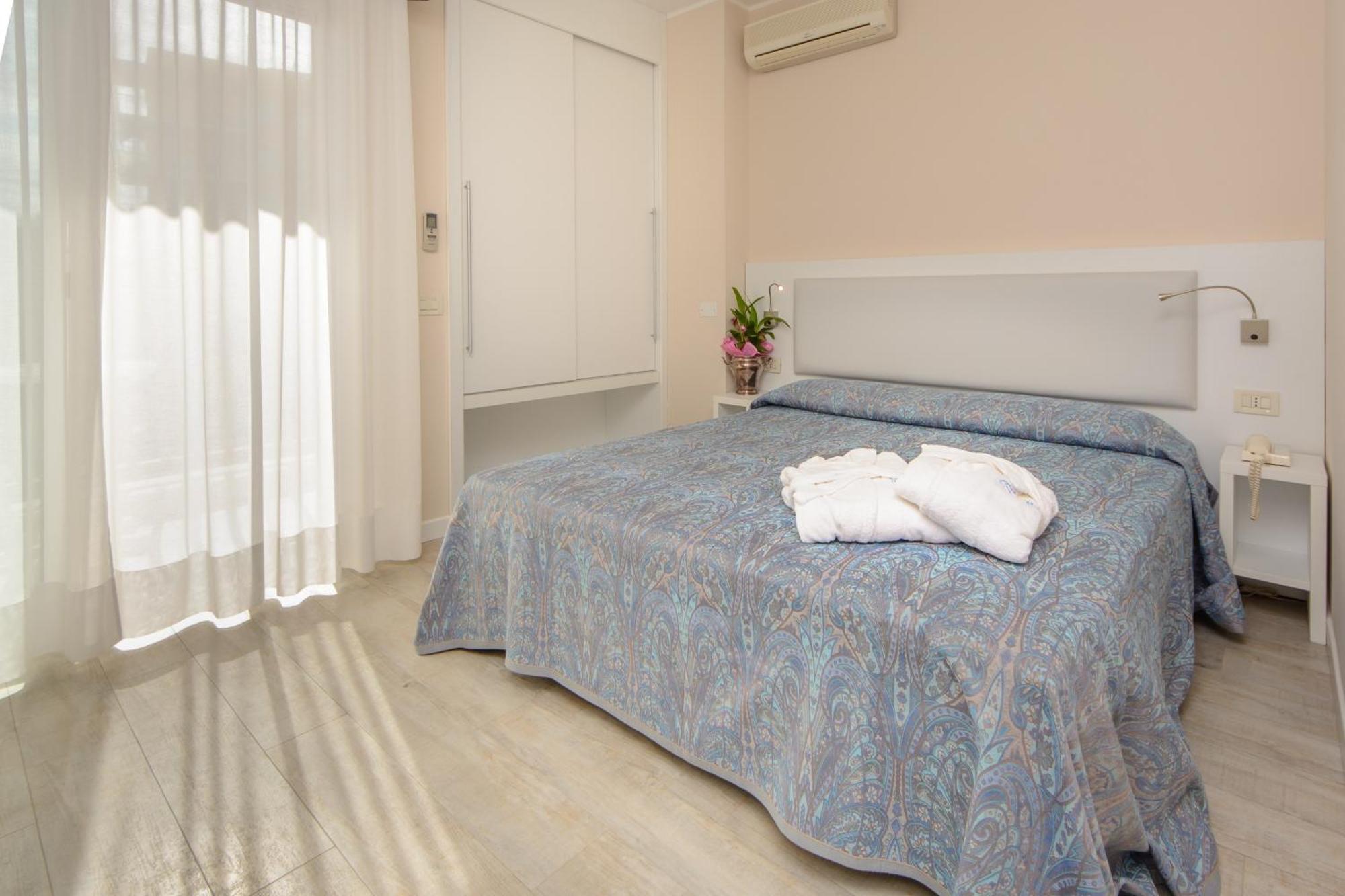 Hotel Croce Di Malta Lignano Sabbiadoro Room photo